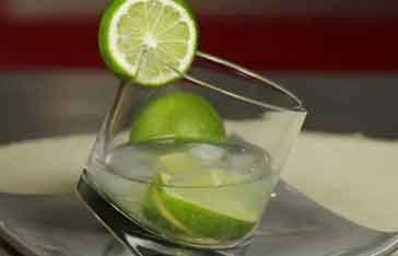Boire un petit punch en Martinique
