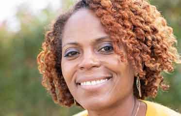 portrait de Daniely Francisque, autrice, comédienne, metteuse en scène