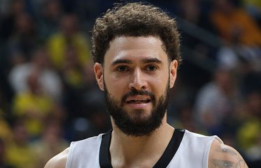 Isaïa Cordinier en action basket